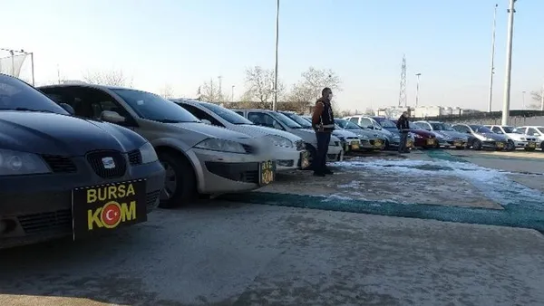 bursa-merkezli-13-ilde-change-operasyonu-piyasa-degeri-10-milyon-lira-olan-38-adet-change-yapilmis-otomobil-el-1643434376016.jpg