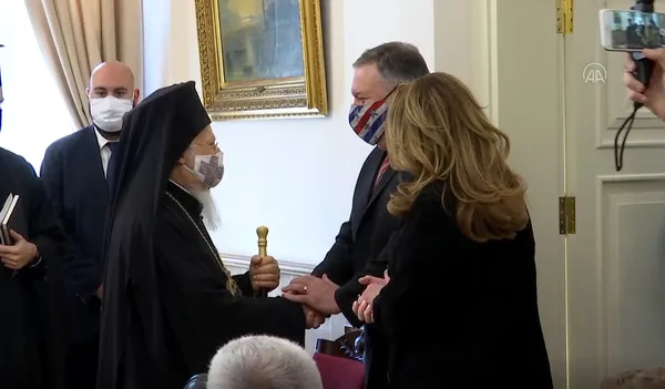 abd-disisleri-bakani-mike-pompeo-ve-fener-rum-patrigi-bartholomeos-koronaya-ragmen-tokalasti-1605604124657.jpg