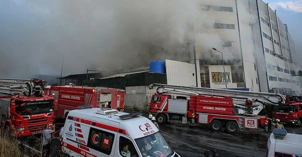 Arnavutköy'de fabrika yangını!