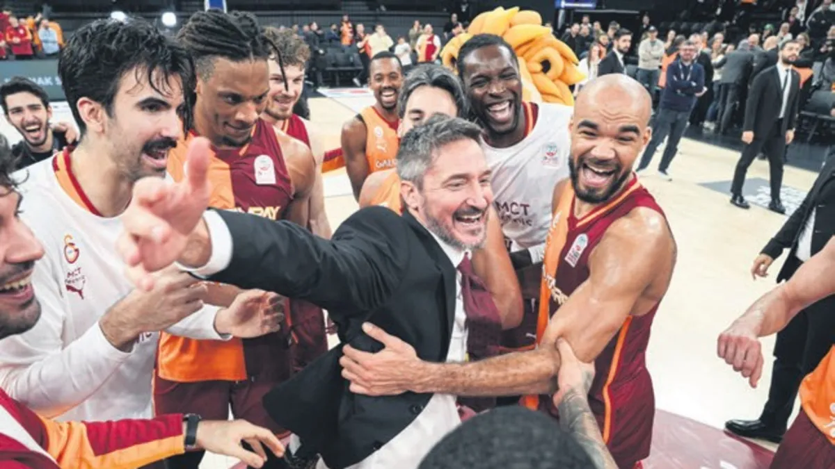 Aslan derbide farklı güldü!