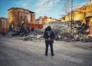 Polis telsizinde yıkılan binalarla ilgili anonslar depremin boyutunu gözler önüne serdi