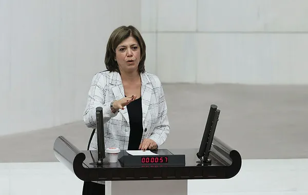 hdpden-pkkli-teroristlerin-cenazelerine-gitmeyi-surdurecekleri-aciklamasi-geldi-ak-parti-tepki-gosterdi-1608137191107.jpg HDP'den PKK'lı teröristlerin cenazelerine gitmeyi sürdürecekleri açıklaması geldi! AK Parti tepki gösterdi-4