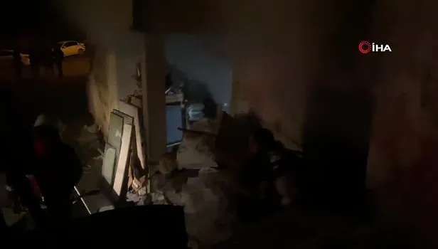 Kocaeli'de içi çöp dolu binada yangın çıktı
