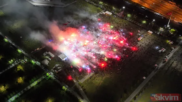Yenikapı'da bordo-mavi coşku! Trabzonspor taraftarından ışık şov - 23