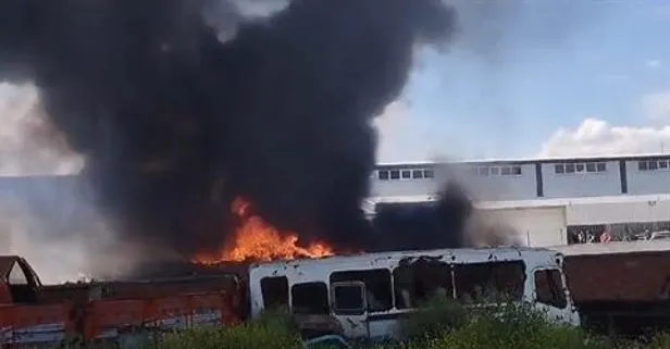 Bursa’da korkutan yangın: Geri dönüşüm deposu alevlere teslim oldu