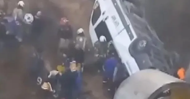 Tuzla'da servis şarampole yuvarlandı: Ölü ve yaralılar var!