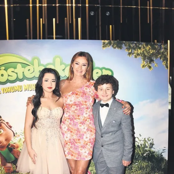 Görkemli galada yıldızlar geçidi