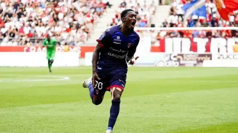 trabzonsporda-8-transfer-gundemde-sampiyonlugun-fitilini-atesleyecek-yildizlar-yola-cikti-1718113136108.jpeg Trabzonspor'da 8 transfer gündemde! Şampiyonluğun fitili ateşlendi-14