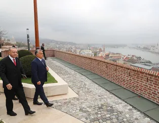Başkan Erdoğan Macaristan'da resmi törenle karşılandı