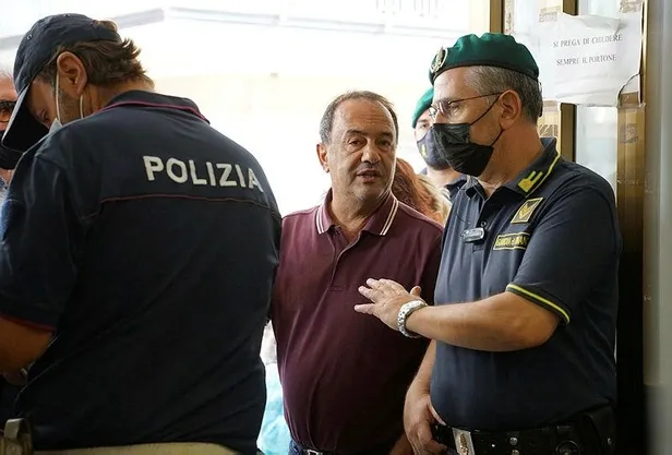 avrupa-isi-medeniyet-italyada-gocmenlere-yardim-eden-eski-belediye-baskani-domenico-lucano-hapis-cezasi-verildi-1633016426392.jpeg Avrupa işi medeniyet! İtalya'da göçmenlere yardım eden eski belediye başkanı Domenico Lucano hapis cezası verildi-3