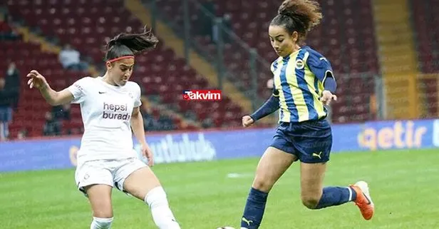 GS FB kadına şiddete karşı farkındalık maçını yorumlayan kadın kim? Galatasaray Fenerbahçe kadın futbol maçının spikeri...