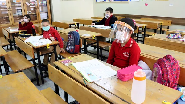 karneler-ne-zaman-verilecek-2021-okullar-ne-zaman-kapanacak-okullar-haziranda-mi-kapaniyor-1622496160485.jpg Karneler ne zaman verilecek? 2021 okullar ne zaman kapanacak? Okullar Haziran'da mı kapanıyor?-4