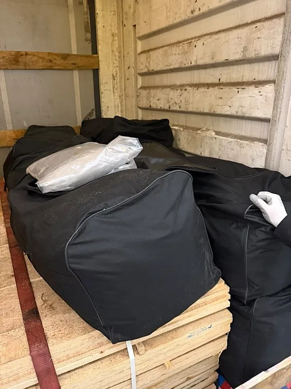 Türkiye’ye sokulmak istenen 221 kilo esrar ele geçirildi!-2