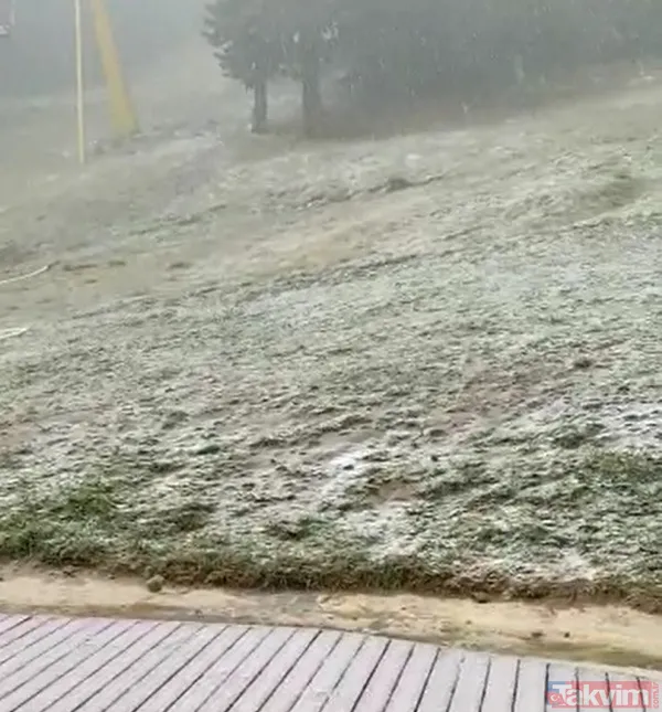 Bursa'da Kış Turizminin Merkezlerinden Uludağ'da Sezonun İlk Kar Yağışı Başladı.