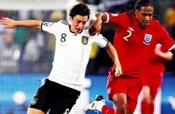 Mesut, Messi’den iyi!