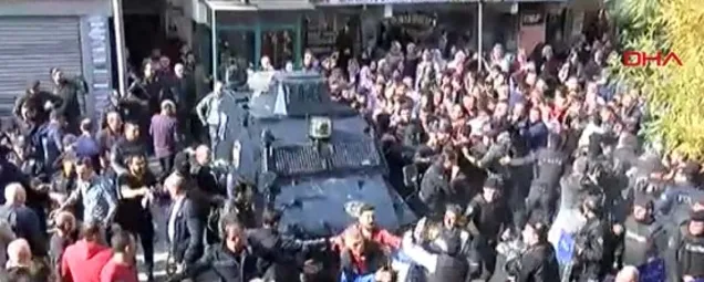 Pendik’te pompalı tüfekle 3 kişiyi öldüren saldırgana linç girişimi kamerada