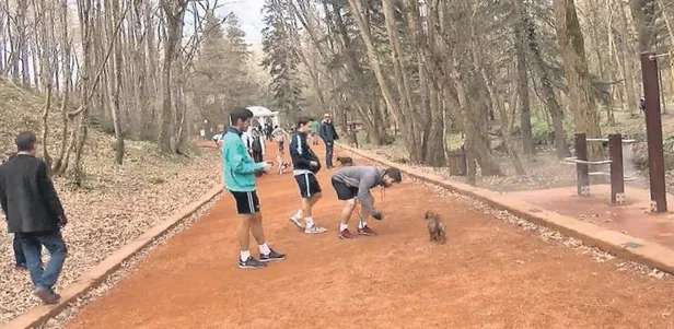 Vatandaşlar 'evde kal' uyarılarına rağmen sahillere akın etti-13