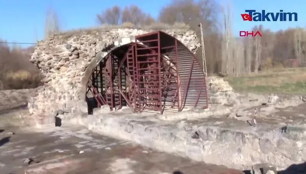 Kayseri'de Keykubadiye Sarayı'nın bu yılki kazılarında avlu ve çokgen havuz bulundu