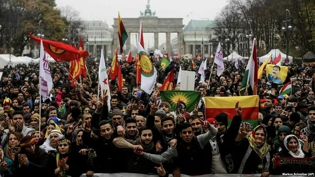 Terör örgütü PKK'ya kucak açan Avrupa, Diyarbakır Annelerini görmezden geliyor-4