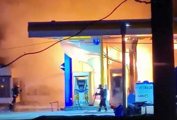 Akaryakıt istasyonu alev topuna döndü