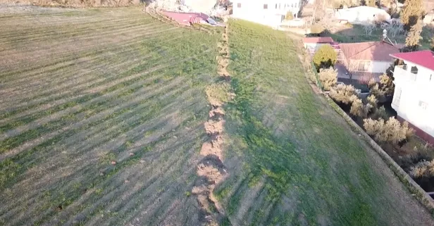 Kahramanmaraş depremi köyü kağıt gibi ikiye böldü! Yarık yüzlerce metre ilerledi
