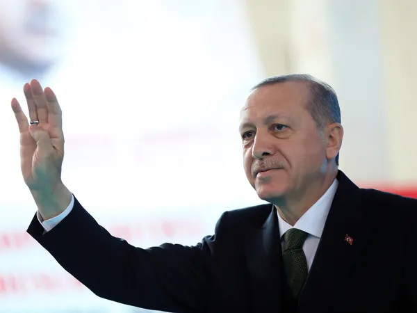 iktidar-ruyasi-goren-muhalefete-secmenden-sok-ak-partiye-guven-artiyor-1658824477256.jpg İktidar rüyası gören muhalefete seçmenden şok: AK Parti'ye güven artıyor-2