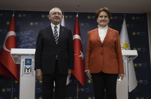 İYİ Parti’de Akşener’e büyük isyan hazırlığı! Partililer seçim yenilgisini çıkarıyorlar: Git torun sev