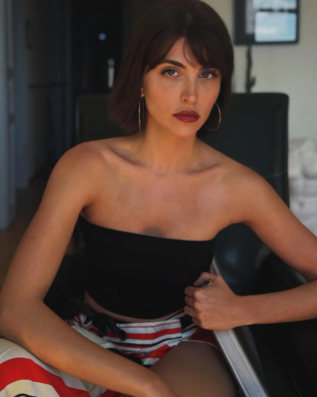 1781677792011.jpg Eski fotoğraflarını paylaşan kişiye acımadı! Oyuncu Beyza Gümülcine soluğu adliyede aldı-5