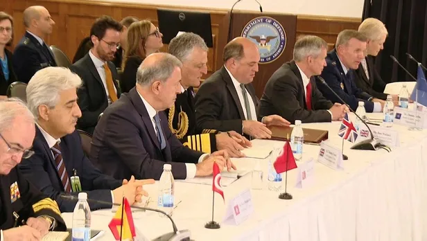 Son dakika: Bakan Akar, Ramstein Hava Üssü’nde! NATO üyesi Savunma Bakanları Ukrayna gündemiyle toplandı-4
