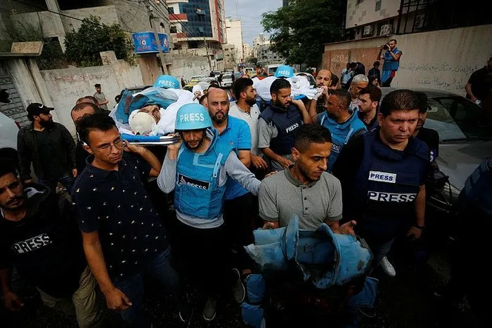 israilin-soykirim-yapip-araliksiz-bombardimana-tuttugu-gazzede-16-gazeteci-can-verdi-1697858645092.jpeg