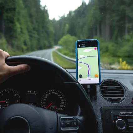 Araçlarda telefon tutucu yasaklandı mı?