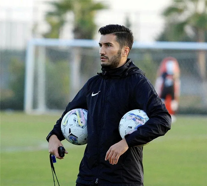 son-dakika-haberleri-borussia-dortmundun-nuri-sahin-icin-odedigi-bonservis-bedeli-belli-oldu-1703950787995.jpeg Son dakika haberleri: Nuri Şahin Süper Lig tarihine geçti! Bonservis bedeli belli oldu-6