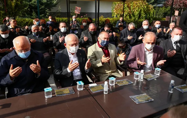 15-temmuz-gazisinden-chp-genel-baskani-kemal-kilicdarogluna-lutfu-t-tepkisi-1636896644170.jpg 15 Temmuz gazisinden CHP Genel Başkanı Kemal Kılıçdaroğlu'na Lütfü T. tepkisi-7