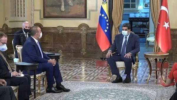 son-dakika-disisleri-bakani-mevlut-cavusoglu-venezuela-devlet-baskani-maduro-ile-gorustu-1597781384809.jpeg