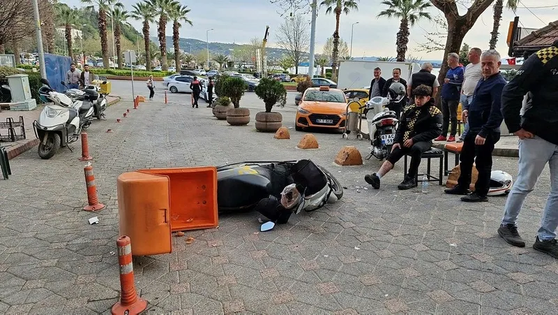 iki-motosikletli-kafa-kafaya-carpisti-o-anlar-kamerada-1712165301039.jpeg İki motosikletli kafa kafaya çarpıştı | O ANLAR KAMERADA-1