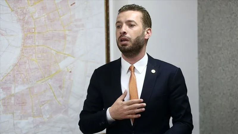 ceyhan-belediyesinin-baskan-vekili-belli-oldu-kadir-aydarin-yerine-kuzeni-sevil-aydar-yildiz-1750167705783.jpeg Ceyhan ve Seyhan Belediyesi'nin başkan vekilleri belli oldu... CHP'li Kadir Aydar'ın yerine kuzeni Sevil Aydar Yıldız!-2