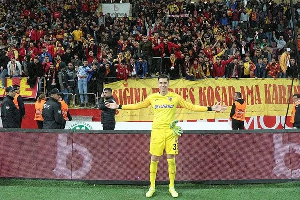 gorusmeler-tamamlandi-galatasarayda-lungbeto-icin-karar-zamani-1596329314433.jpeg Görüşmeler tamamlandı! Galatasaray'da Lung&Beto için karar zamanı...-3