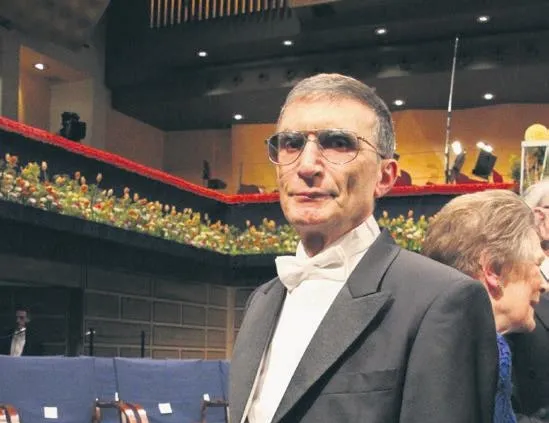Seviyoruz ’Aziz’im!