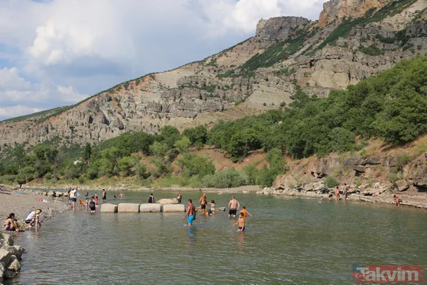Hava sıcaklığı 40 dereceye ulaştı! Tunceli'de Munzur Nehri kıyısı Bodrum'u aratmadı - 10