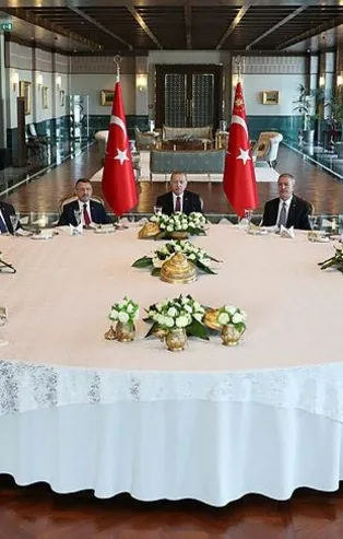 Başkan Erdoğan'dan YAŞ üyelerine yemek
