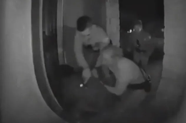 ABD’de polis şiddeti kamerada! Siyahi Zekee Rayford'a şok tabancasıyla müdahale