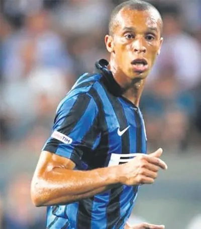 Galatasaray stoper transferi için üç isimle temas halinde