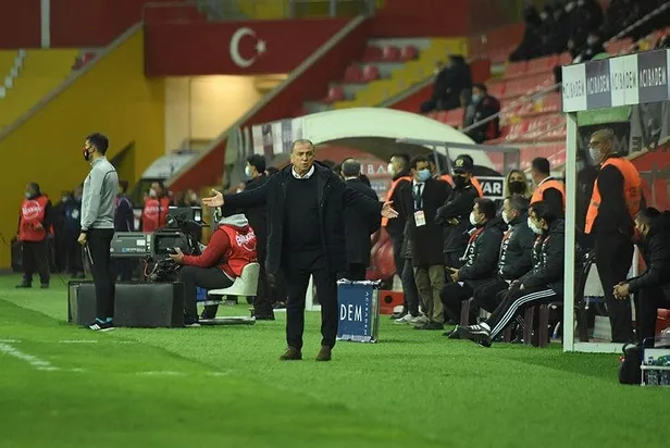 SON DAKİKA: Galatasaray'da kötü zeminin faturası o isme kesildi! Murat Ersoy’un görevine son verildi-3