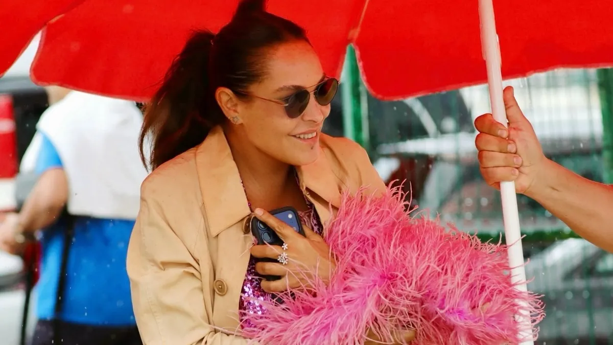 1792100275737.jpg Hülya Avşar'dan estetik iddialarına yanıt: "Yüzüme hiçbir şey yaptırmadım" Serenay Sarıkaya sözleri dikkat çekti-5