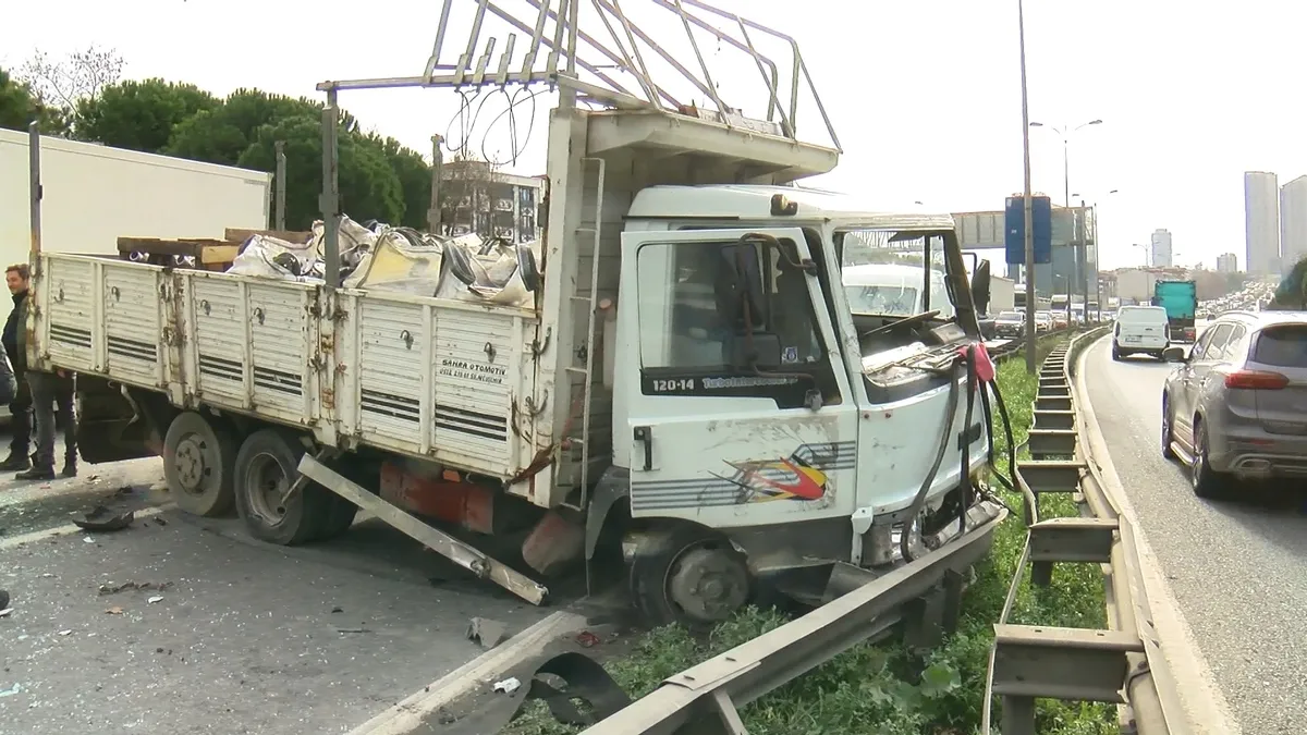 Esenyurt'ta zincirleme kaza: 4'ü çocuk 8 yaralı