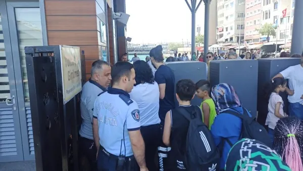 son-dakika-sehir-hatlari-vapuru-karakoy-iskelesine-carpti-yaralilar-var-1656760736829.jpg SON DAKİKA: Şehir Hatları Vapuru Karaköy İskelesi'ne çarptı! Yaralılar var-7