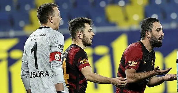 Galatasaray’da Emre Kılınç, Ankaragücü’nün kalecisiyle başbaşa kalmasına rağmen net pozisyonu gole çeviremedi