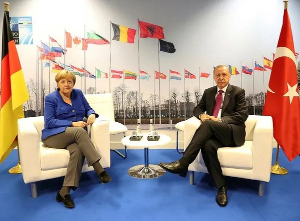 Nato Zirvesi'nde gerçekleştirilen Erdoğan - Merkel görüşmesi sona erdi-1