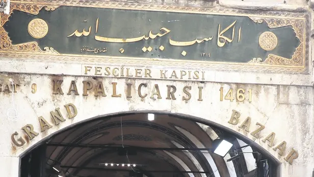 Kapalıçarşı'da büyük skandal! 200 yıllık kitabeyi matkapla delip güvenlik kamerası taktılar-2