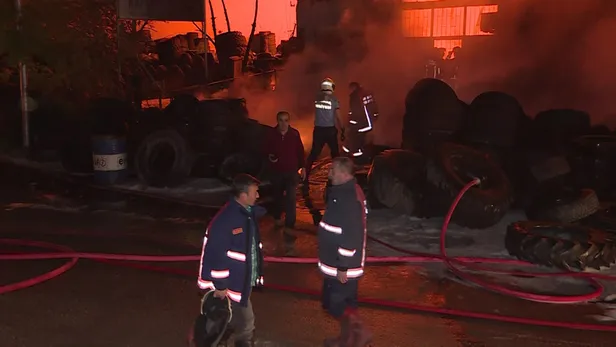 Ankara’da lastikçiler sitesinde yangın! 3 dükkan kül oldu-2
